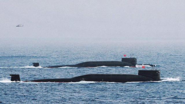 096核潜艇细节浮出水面，龟背没了