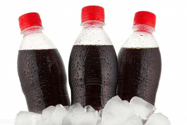 可乐怎么去水垢最简单方法,过期可乐的妙用30个(1)
