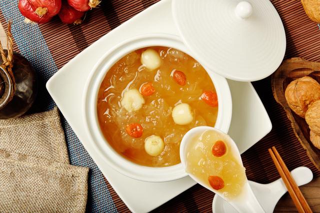 食用银耳莲子汤的好处,莲子银耳汤的功效及营养(5)
