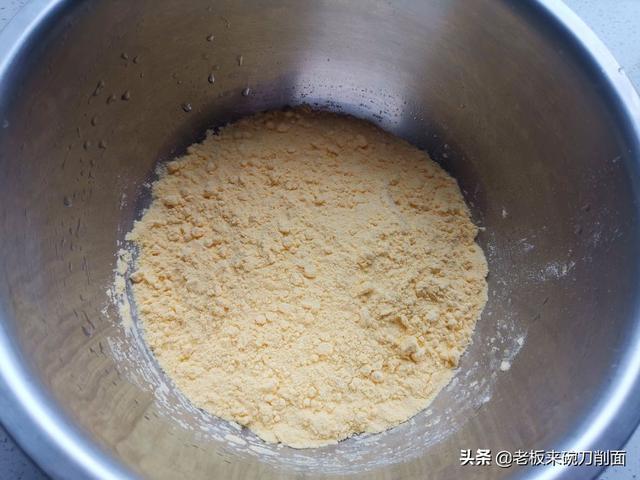 发酵玉米面煎饼的做法,烫面玉米面大饼子的做法(1)