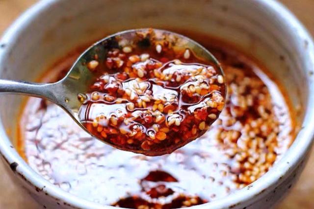 四川凉菜辣椒油的做法及配方法,正宗四川凉拌辣椒油的配方(2)