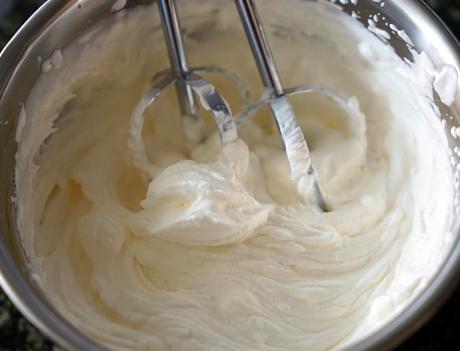 淡奶油的制作方法只用纯牛奶,只用纯牛奶做奶油最简单的方法(6)