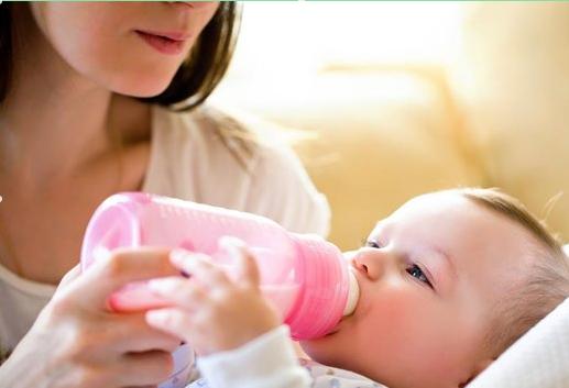 抗拒奶瓶的宝宝如何断奶,不喝奶瓶的宝宝断奶的正确方法(5)