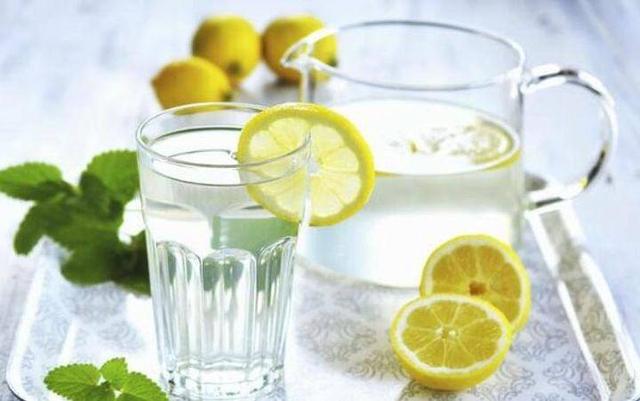 柠檬水为什么不能晚上喝,柠檬水晚上喝有副作用吗(2)