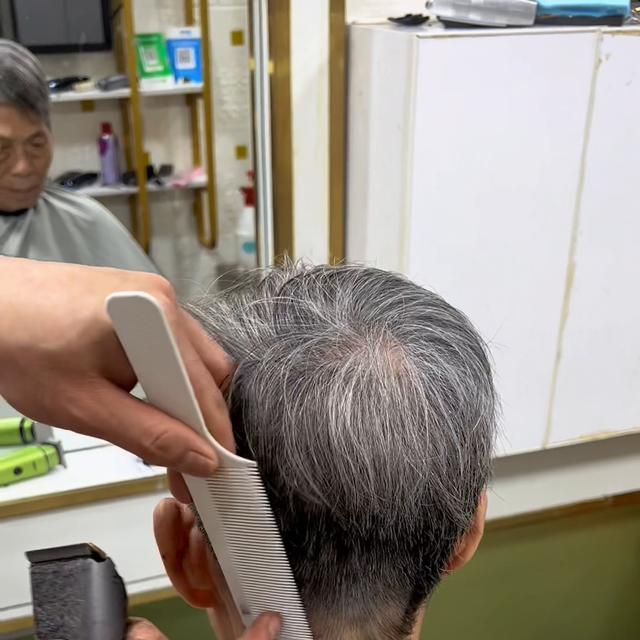老年人头发怎么自己剪,老年人头发怎么剪初学者(3)