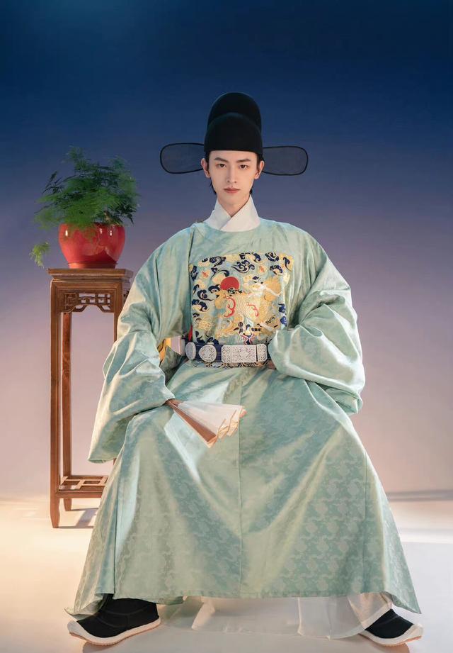 中国传统男性服饰,中国传统服饰的文化内涵(4)