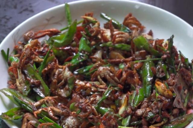 香辣大河蟹腌制方法,生腌河蟹怎么做(1)