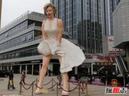 世界上最大的玛丽莲梦露雕像，街头一览裙底春光(遭拆除)