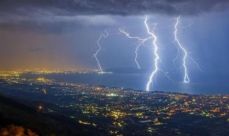 16岁少年在家玩手机被雷击中 雷雨天在家请远离电器