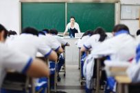 教师工资不低于公务员年底须完成 教师考试压力剧增