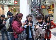 日本大和市拟认定边走边看手机违法 希望提醒市民注意安全