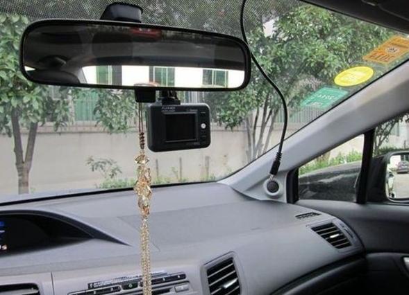 车上装的普通行车记录仪有用吗,在家里汽车有必要装行车记录仪吗(2)