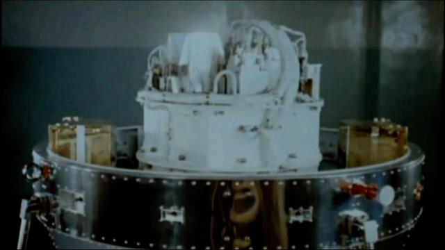 东方红拖拉机液压油缸拆装视频,东方红拖拉机转向油缸拆卸视频(2)