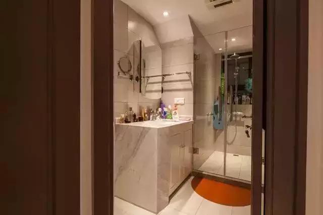 浴室玻璃顽固水垢清除妙招,卫生间玻璃门水垢清除妙招(3)