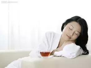 晚上睡前一杯蜂蜜水有什么功效,男人喝蜂蜜的好处(1)