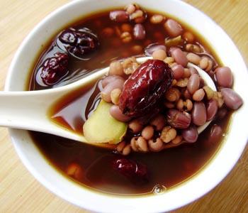 赤小豆煮薏米粥的功能,薏米赤小豆粥的功效(1)