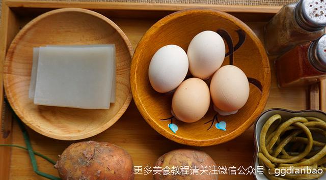 蛋包洋芋的蛋皮做法,蛋包洋芋的做法视频教学(1)
