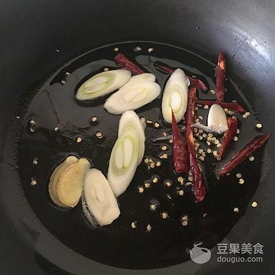 生蚝炒蒜苔家常做法,生蚝炒蒜泥的做法(3)