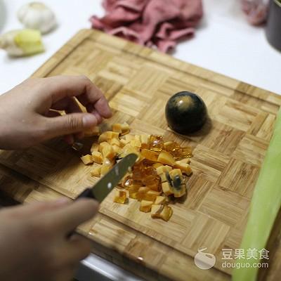 皮蛋豆腐家常做法图片,正宗皮蛋豆腐的做法视频(3)