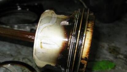 铲车烧机油是什么症状,怎么判断铲车烧机油(3)