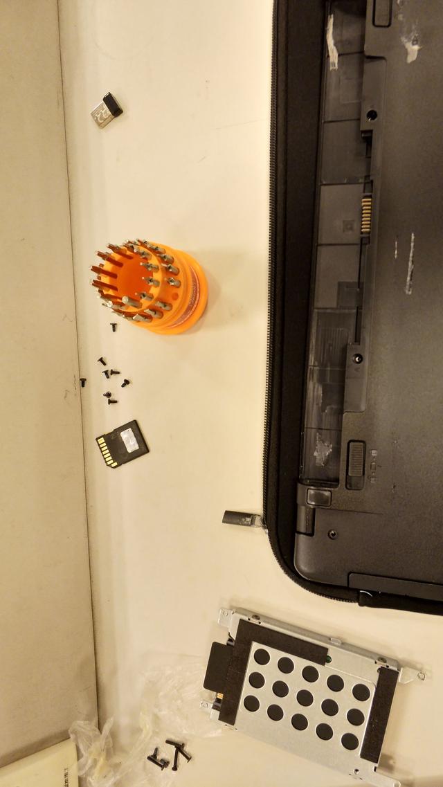 华硕笔记本后盖光驱附近拆不下来,华硕笔记本光驱怎么拆图解(2)