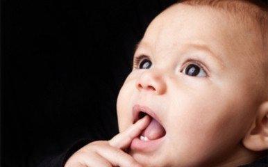 小孩出牙怎么处理,孩子出牙期间怎么护理(3)