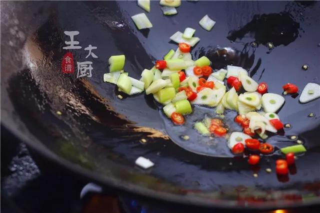 酱炒西葫芦做法图解,酱烧西葫芦块的做法(4)