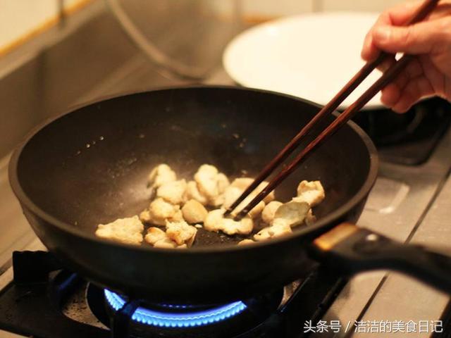 *猴头菇做饺子馅怎么做,猴头菇鸡蛋饺子馅的做法(3)