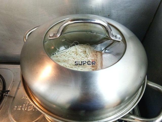 炒面用的面条是蒸出来的,炒面的面条是蒸还是煮(3)