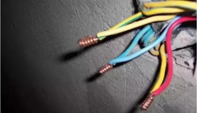 手电钻4根线怎样接线,手电锯开关连接的方法图解(1)