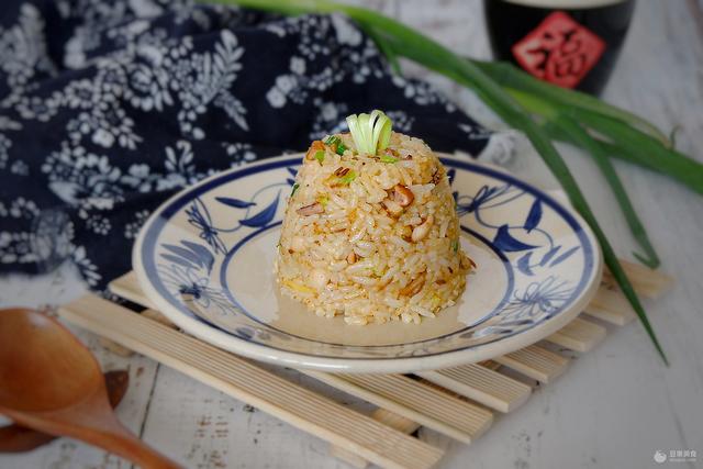 孜然炒米饭的做法步骤,孜然蛋炒米饭怎么做的(1)