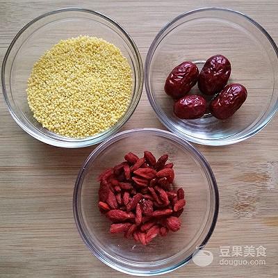 小米粥放枸杞大枣的做法,小米粥加红枣怎么煮好吃又营养(2)