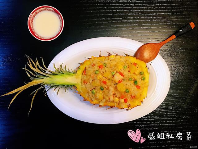 正宗泰式菠萝饭的做法,正宗泰国菠萝饭的做法(1)