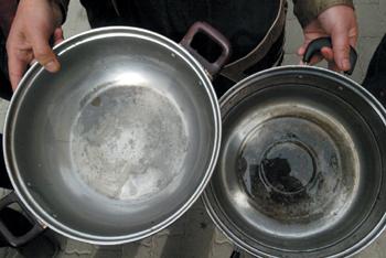 净水器水出来黑渣子如何解决,净水器出来的水烧水后有渣子(5)