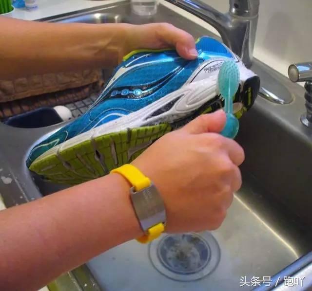 买的跑步鞋能水洗吗,跑步鞋擦洗用什么(2)