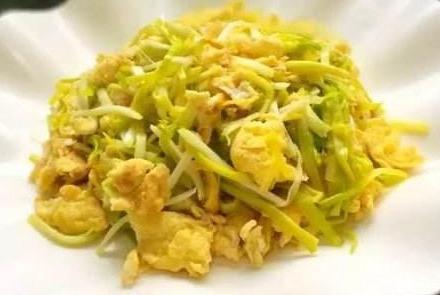 芹菜木耳鸡蛋炒肉丝的做法,芹菜炒木耳鸡蛋的做法(5)