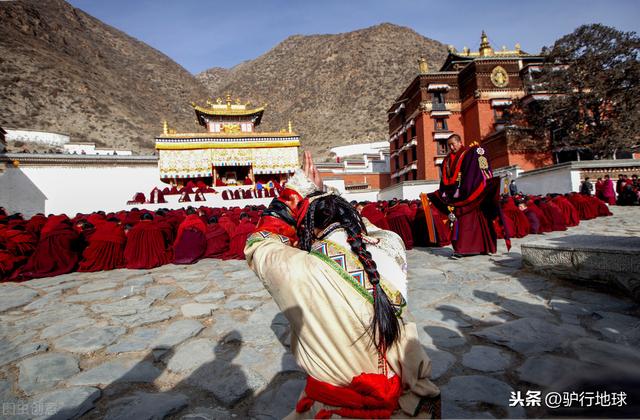 郎木寺的葬礼视频,藏族人的丧礼全过程(32)