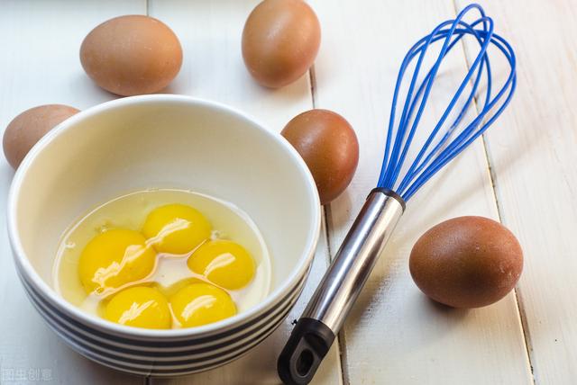 为什么鸡蛋冲不出蛋花,为什么有的鸡蛋打到沸水里不成形(4)