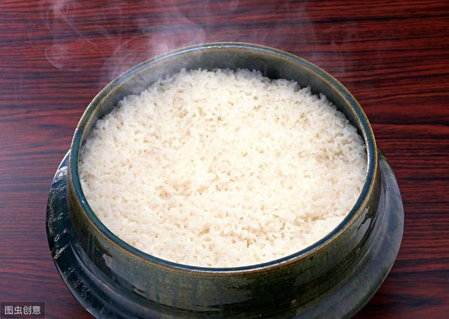 怎么样快速刷掉蒸米饭的锅,炒菜锅怎么蒸米饭不糊(3)