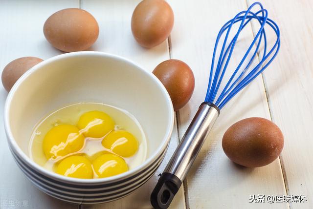 吃鸡蛋黄的利弊,4种人不建议吃蛋黄(2)