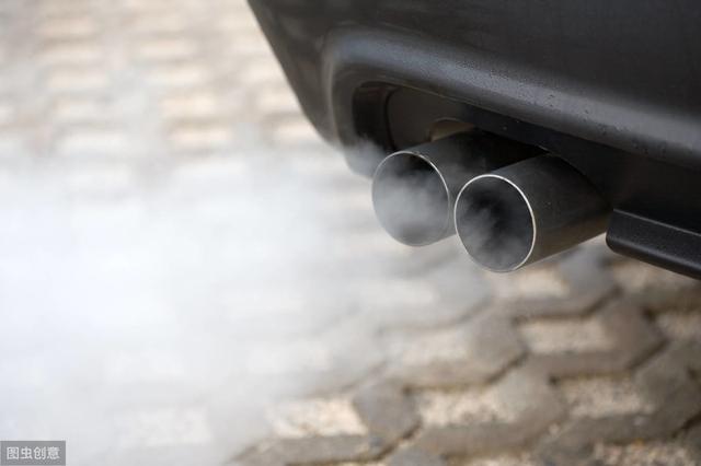 排气管夏天还滴水吗,汽车排气管滴水好还是不滴水好(3)