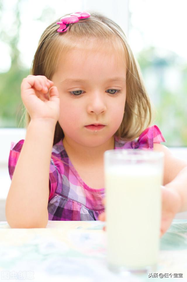 儿童是喝奶粉好还是纯牛奶比较好,儿童喝纯牛奶还是奶粉比较好(2)