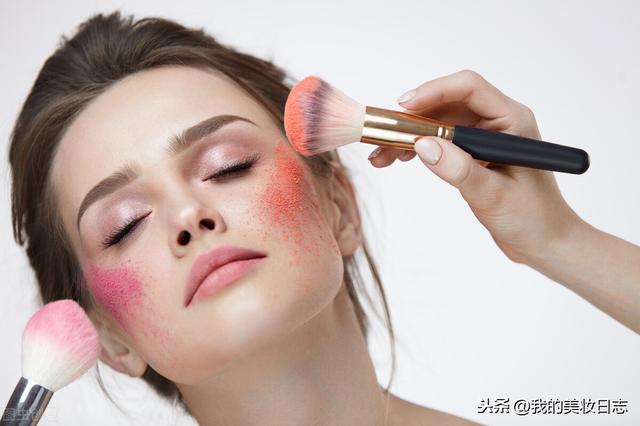 脸比较干可以用定妆粉么,脸上出油厉害可以用定妆粉吗(4)
