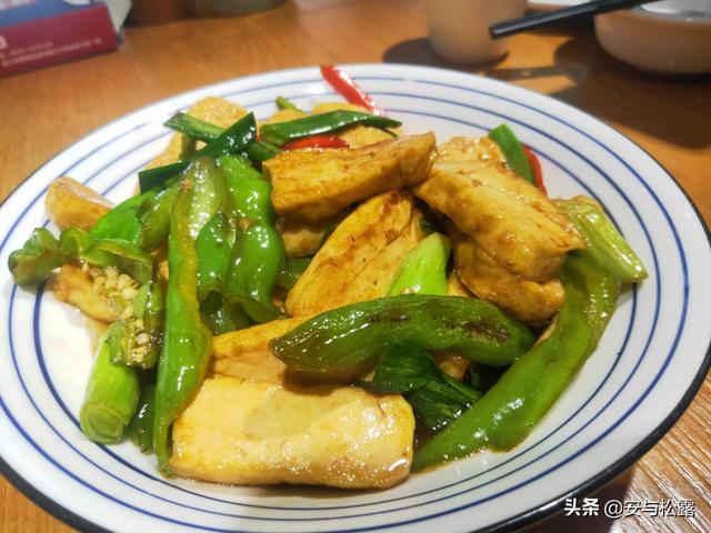 辣椒炒豆腐家常做法,辣椒炒豆腐怎么炒才好吃(1)