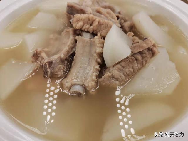 广东煲骨头汤放什么材料,广东人炖骨头汤最正宗的做法(2)