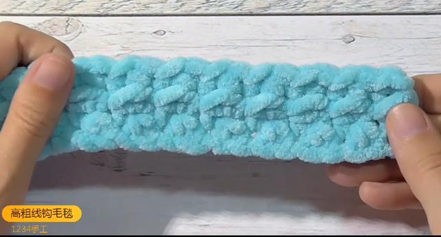 粗毛线织毯子简单织法,旧款毛线快速织毯子的方法(4)