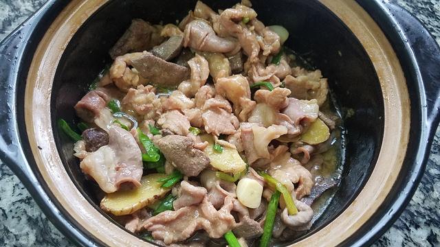 粉肠煲汤广东做法,广东粉肠菜干煲汤(3)