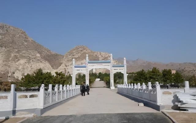 内蒙古革命烈士陵园,内蒙古烈士陵园里面的图片(4)