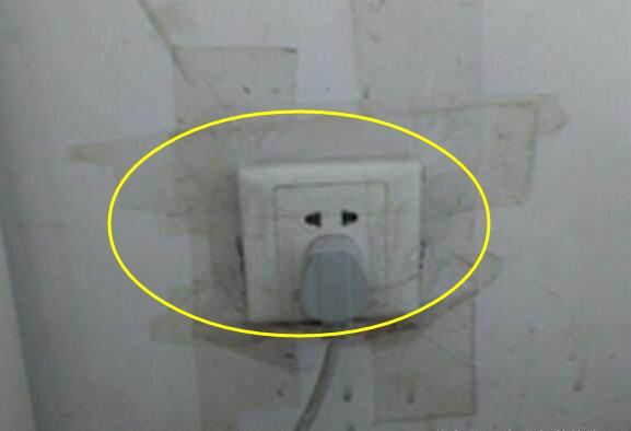 插座不用螺丝怎么固定墙上,墙上插座固定小妙招(2)