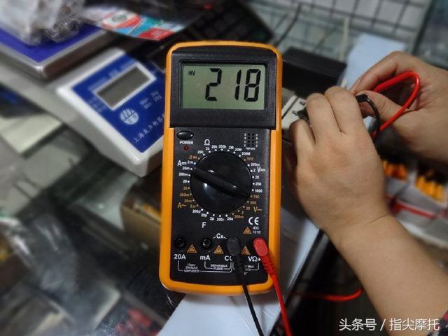 摩托车充电电压是多少是正常的,摩托车充电电压15v以上正常吗(5)